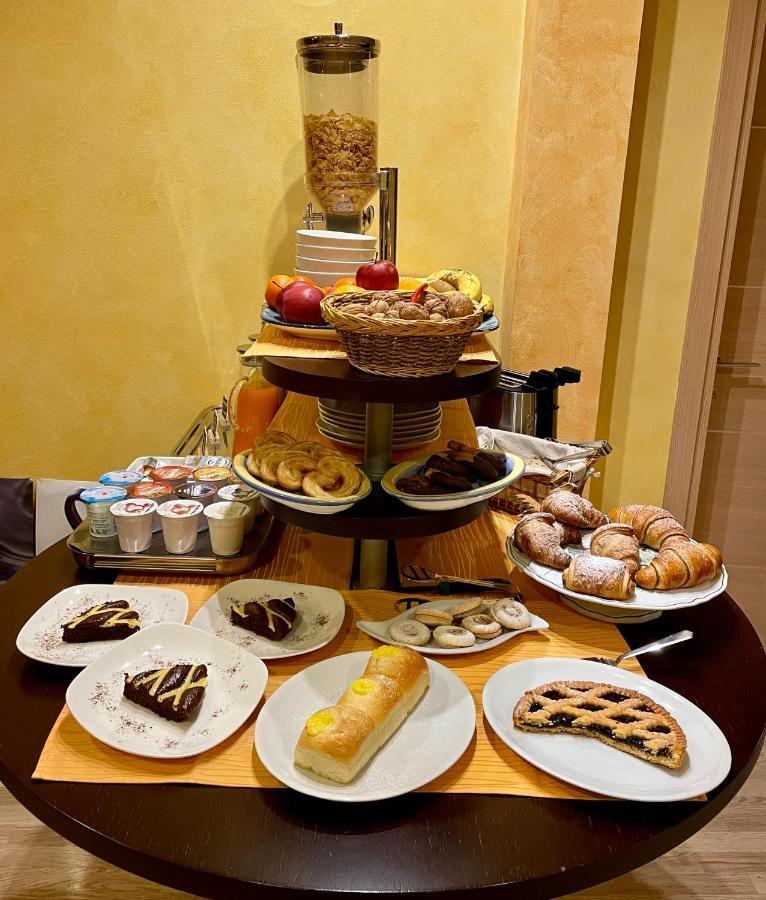 Hotel Visconti Cardano Al Campo Dış mekan fotoğraf