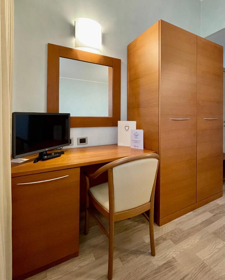 Hotel Visconti Cardano Al Campo Dış mekan fotoğraf