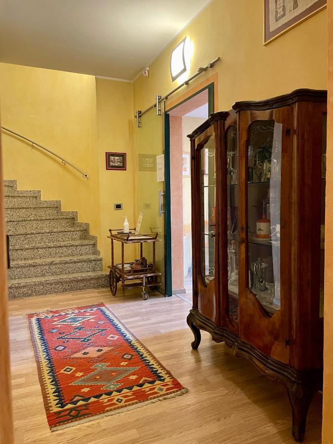 Hotel Visconti Cardano Al Campo Dış mekan fotoğraf