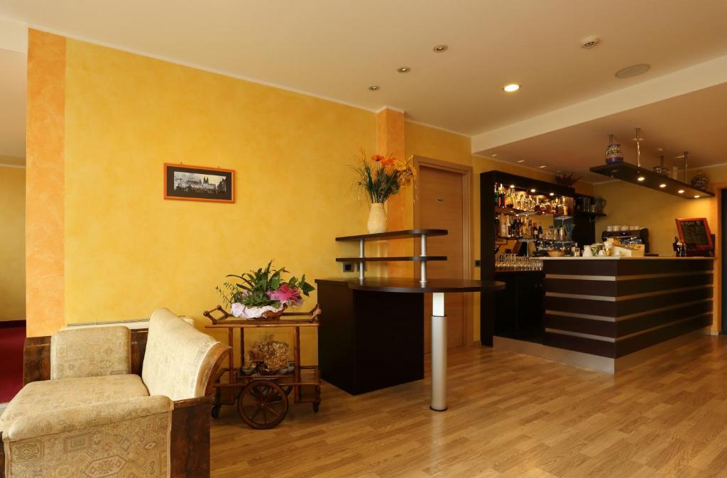 Hotel Visconti Cardano Al Campo Dış mekan fotoğraf
