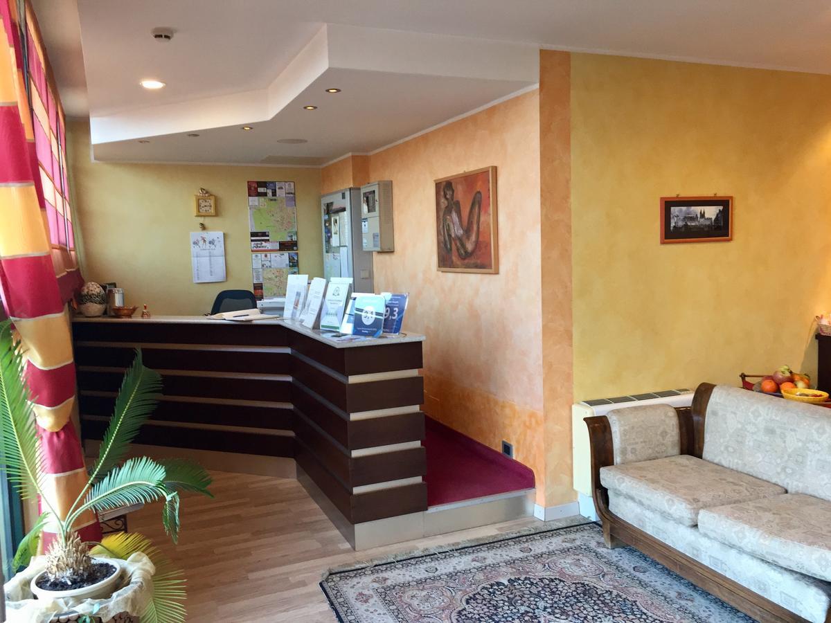 Hotel Visconti Cardano Al Campo Dış mekan fotoğraf