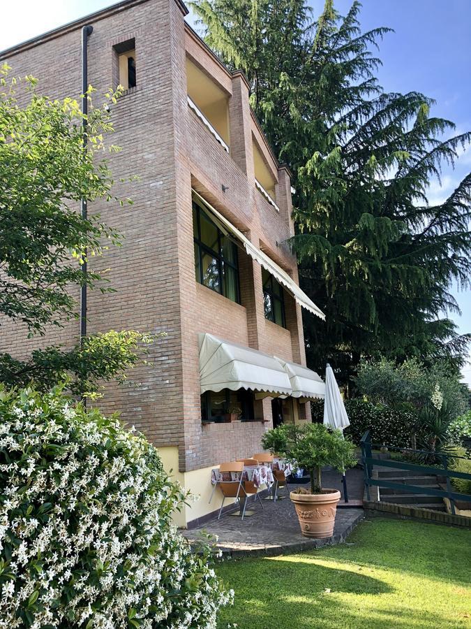Hotel Visconti Cardano Al Campo Dış mekan fotoğraf
