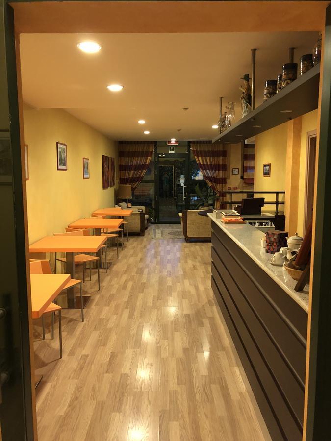 Hotel Visconti Cardano Al Campo Dış mekan fotoğraf